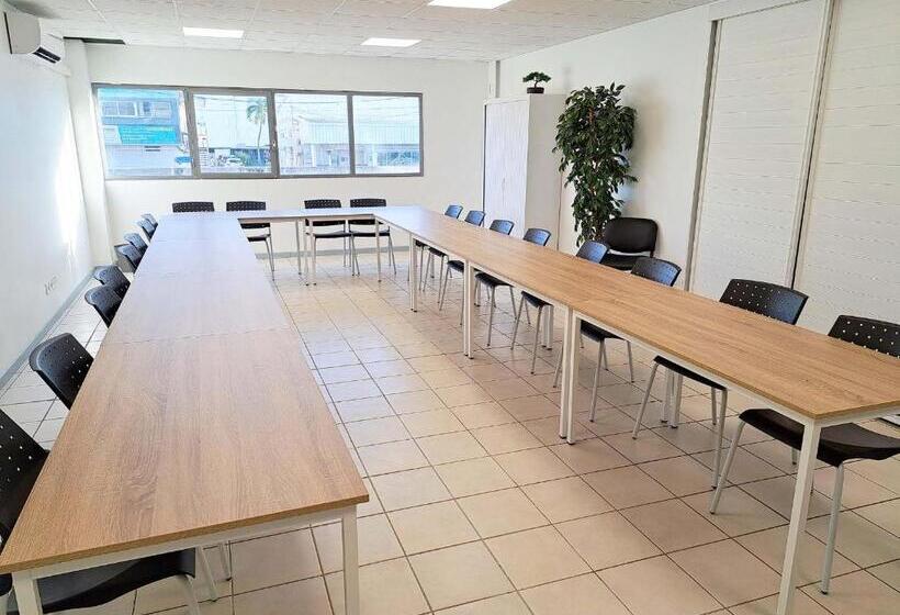 בית מלון כפרי Saphir Tuléar Madagascar