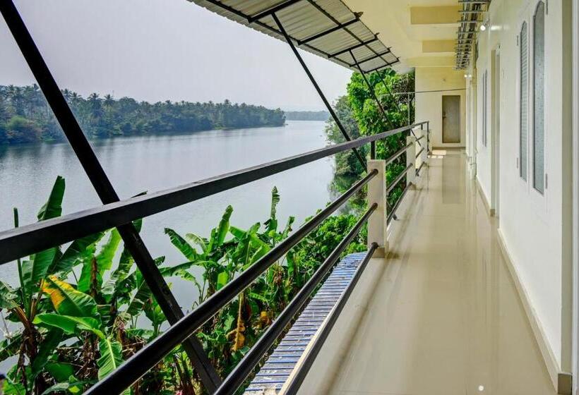 호텔 Spot On Aqua Palace Inn