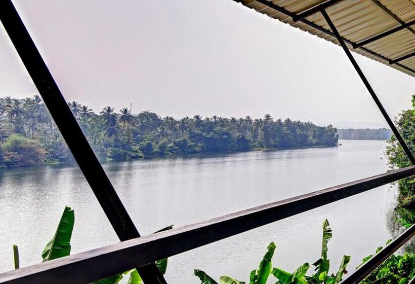 호텔 Spot On Aqua Palace Inn