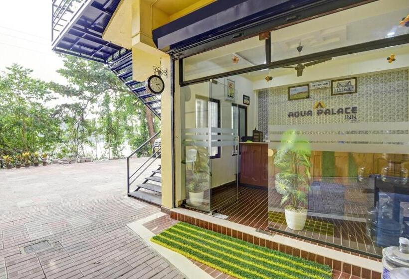 호텔 Spot On Aqua Palace Inn