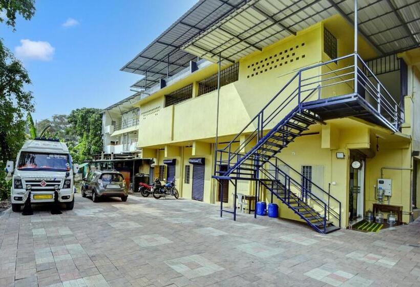 호텔 Spot On Aqua Palace Inn