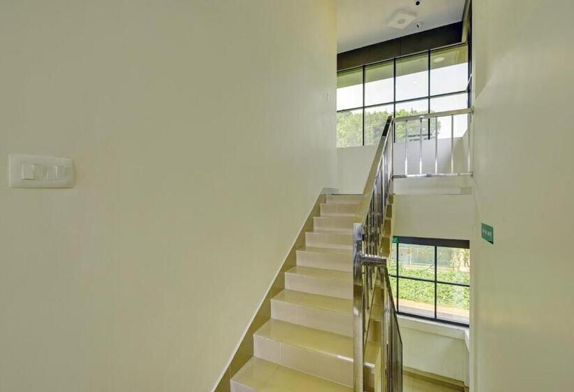 호텔 Spot On Aqua Palace Inn