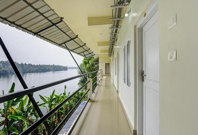 호텔 Spot On Aqua Palace Inn