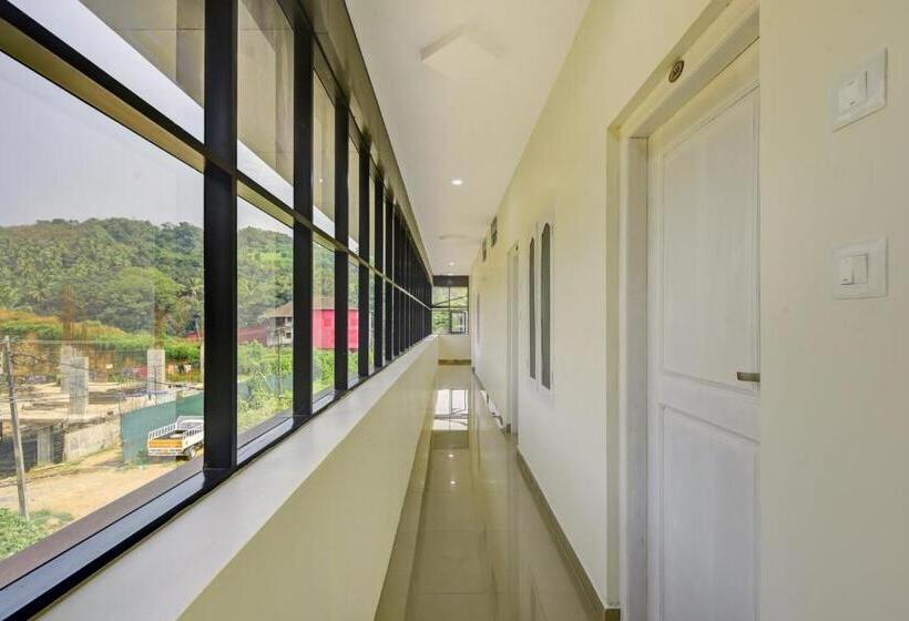 호텔 Spot On Aqua Palace Inn