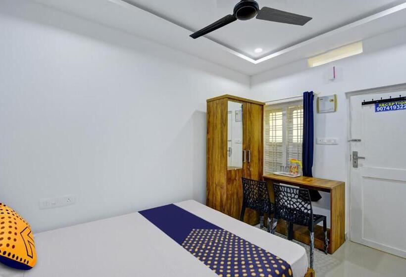 호텔 Spot On Aqua Palace Inn