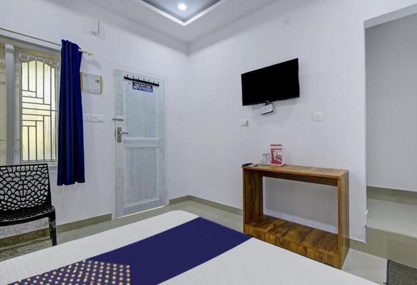 호텔 Spot On Aqua Palace Inn