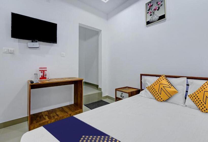 호텔 Spot On Aqua Palace Inn