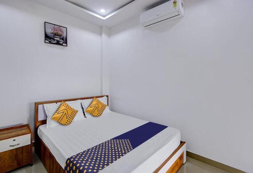 호텔 Spot On Aqua Palace Inn