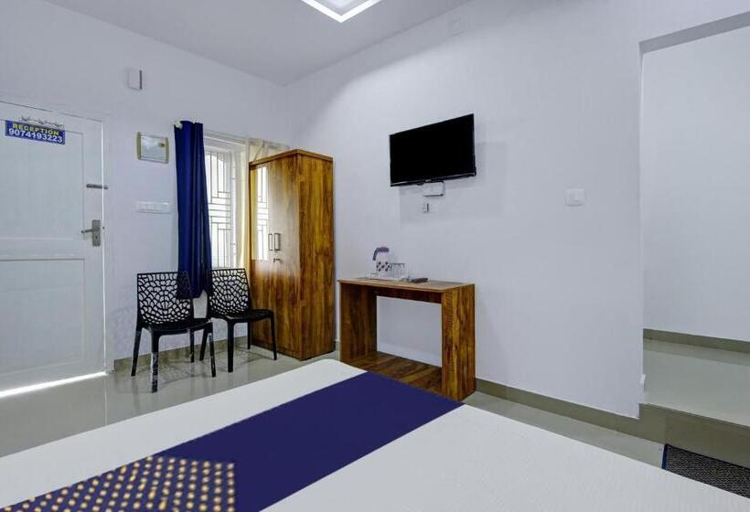 호텔 Spot On Aqua Palace Inn