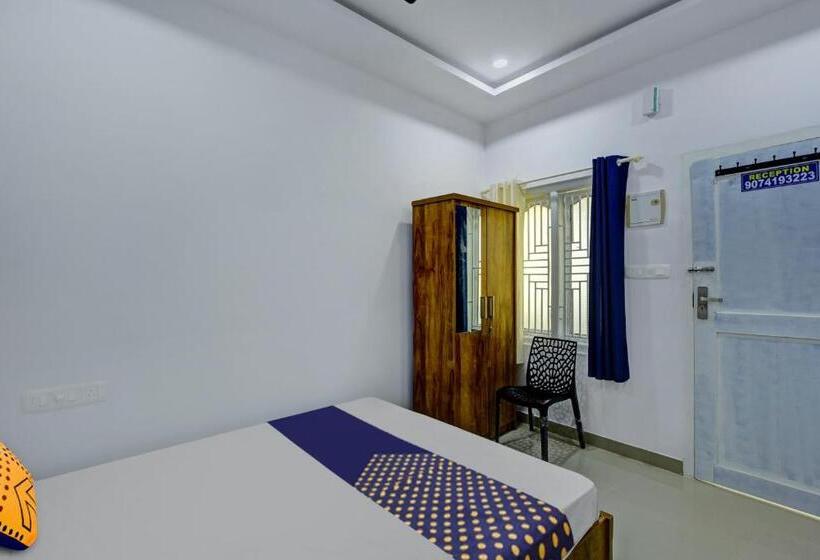 호텔 Spot On Aqua Palace Inn