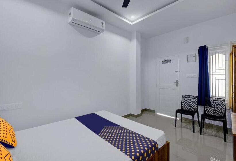 호텔 Spot On Aqua Palace Inn