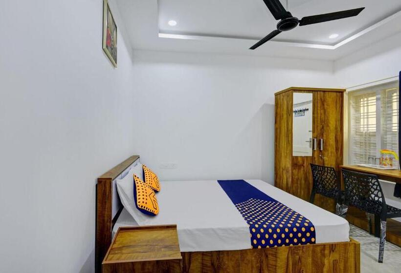 호텔 Spot On Aqua Palace Inn