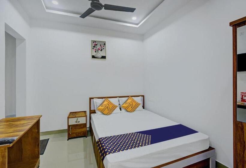 호텔 Spot On Aqua Palace Inn