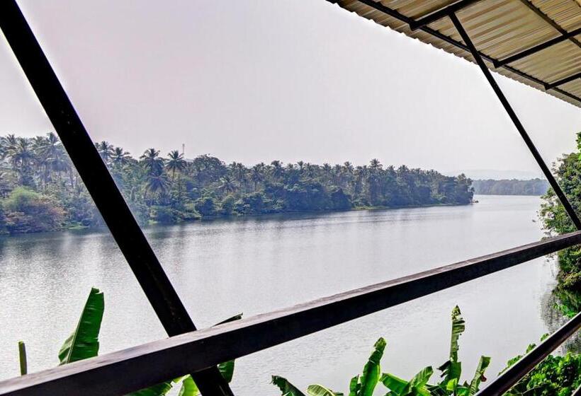 호텔 Spot On Aqua Palace Inn