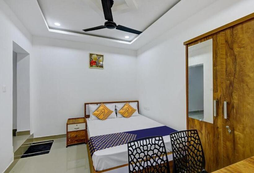 호텔 Spot On Aqua Palace Inn