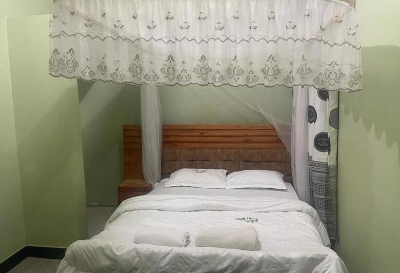 ホテル The First Royal Tour Lodge