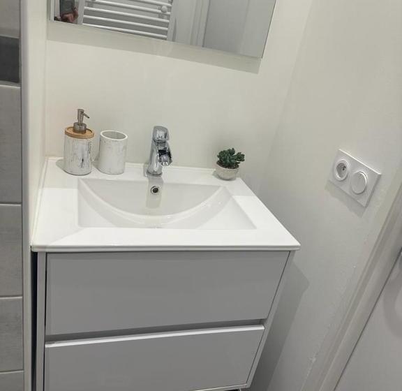 Le Bugatti Studio En Face De La Gare