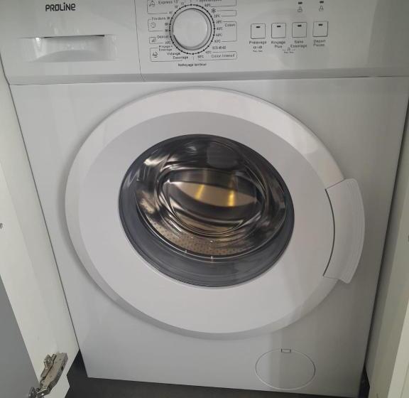 Le Bugatti Studio En Face De La Gare