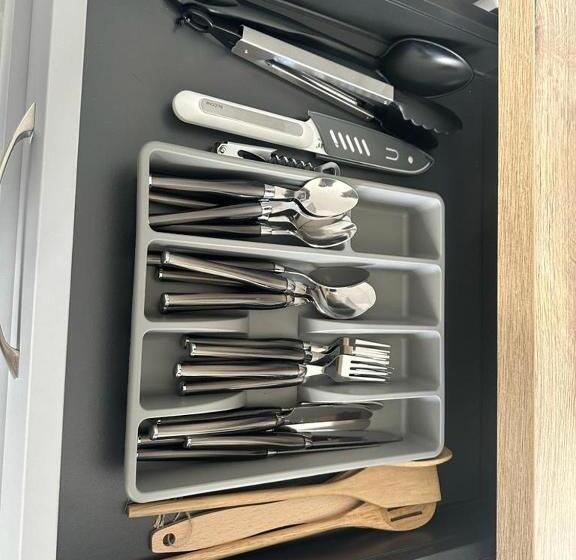 Le Bugatti Studio En Face De La Gare