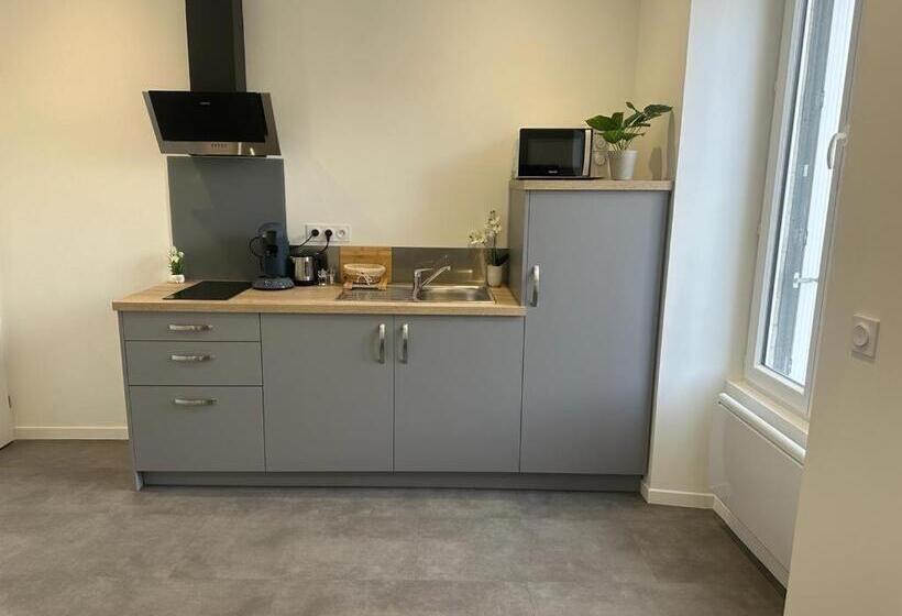 Le Bugatti Studio En Face De La Gare