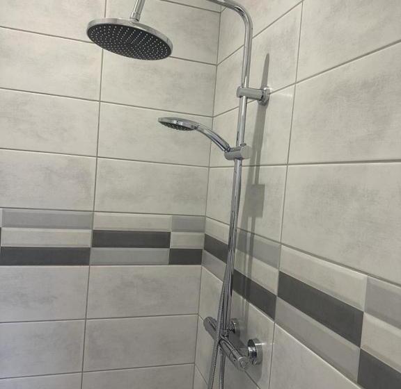 Le Bugatti Studio En Face De La Gare