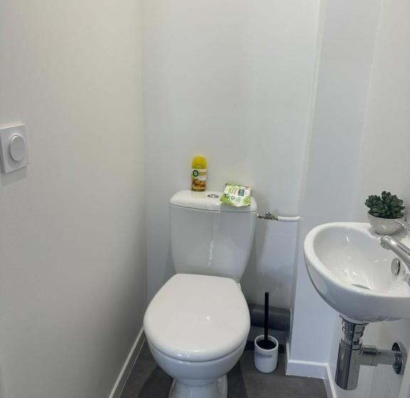 Le Bugatti Studio En Face De La Gare