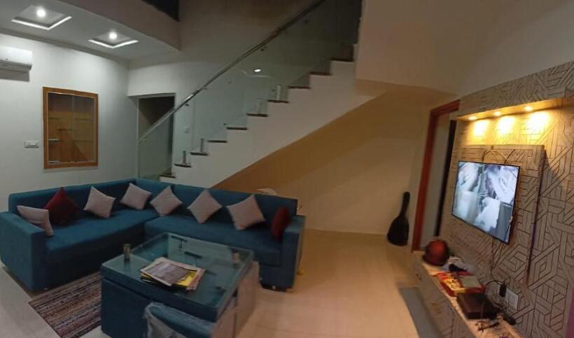 Mmr Luxurious Girls Pg And Hostel