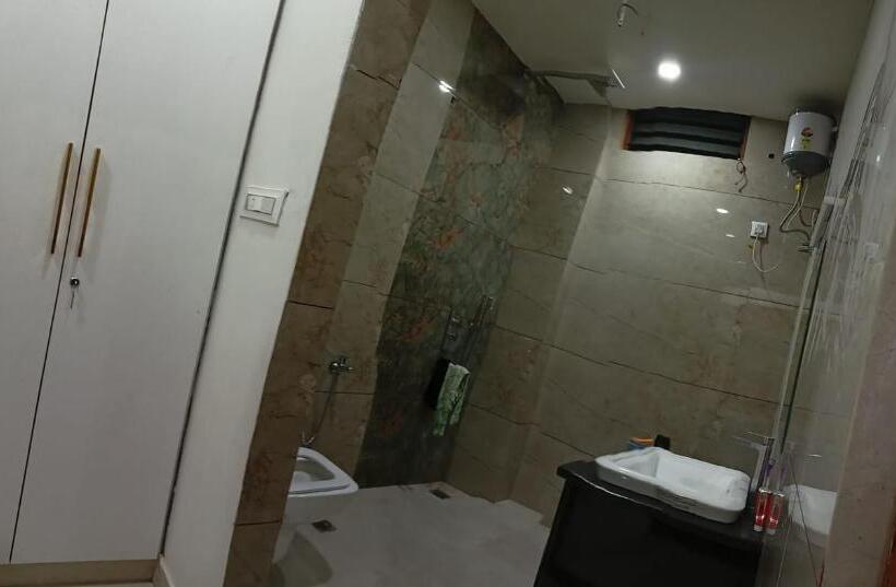 Mmr Luxurious Girls Pg And Hostel