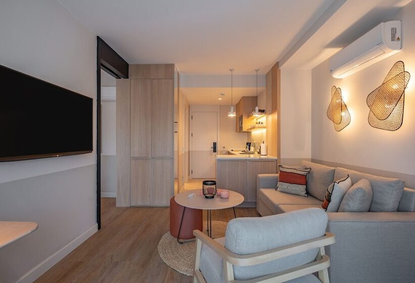 Oli Hotel And Suites