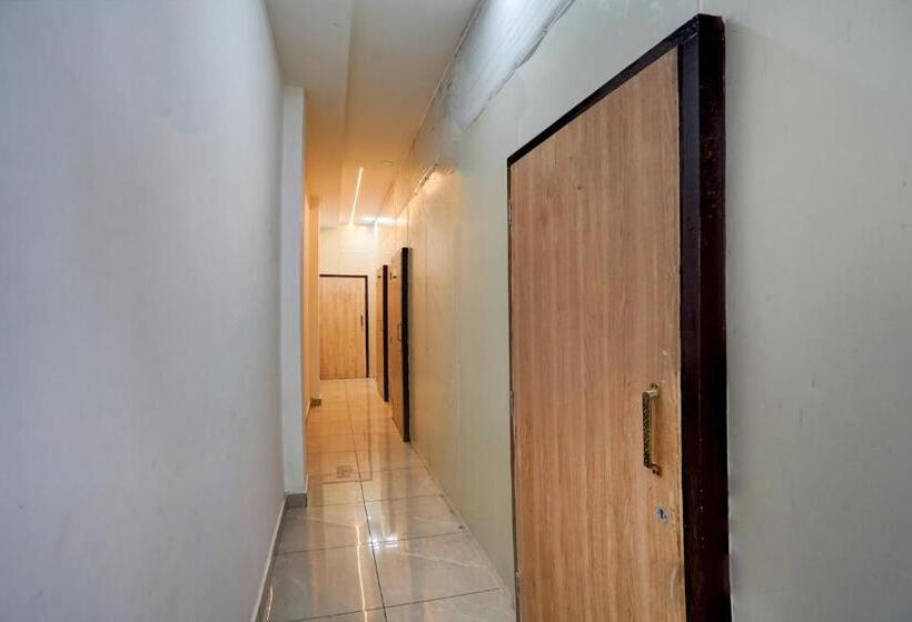 Oyo 82171 The Love Bird Hotel & Cafe