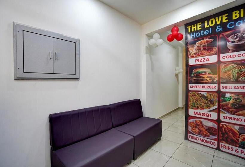 Oyo 82171 The Love Bird Hotel & Cafe