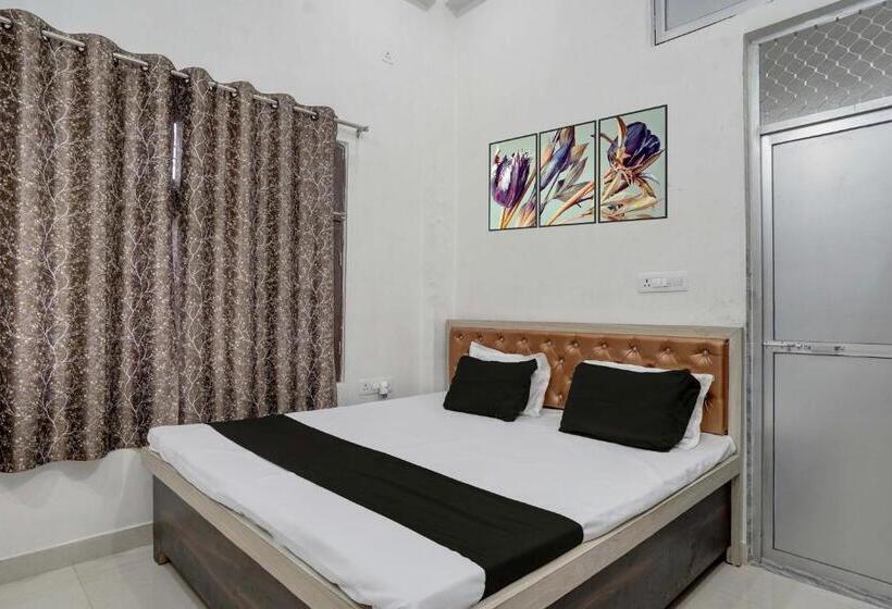 Oyo Hotel Sakshi Palace