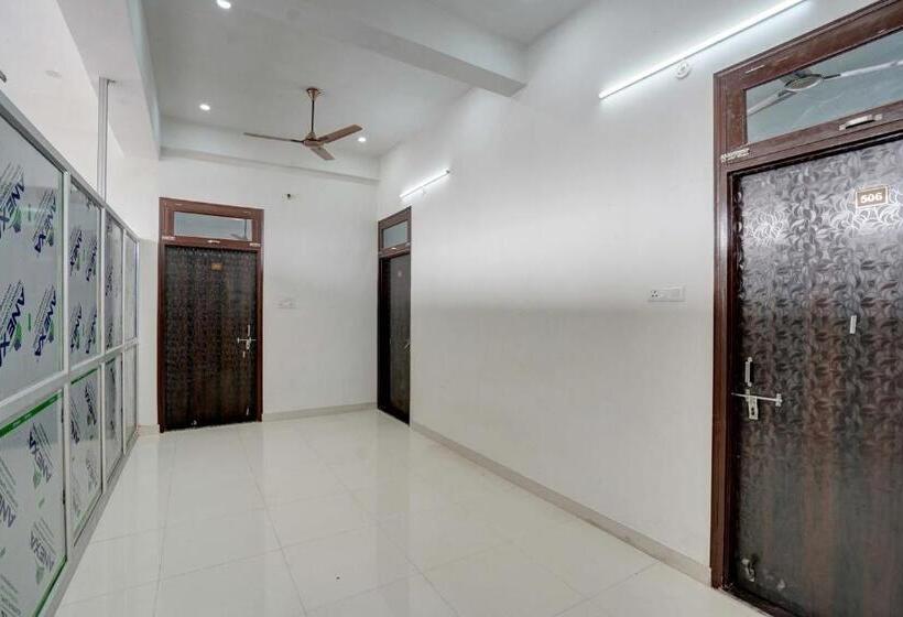 Oyo Hotel Sakshi Palace