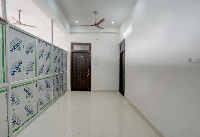 Oyo Hotel Sakshi Palace