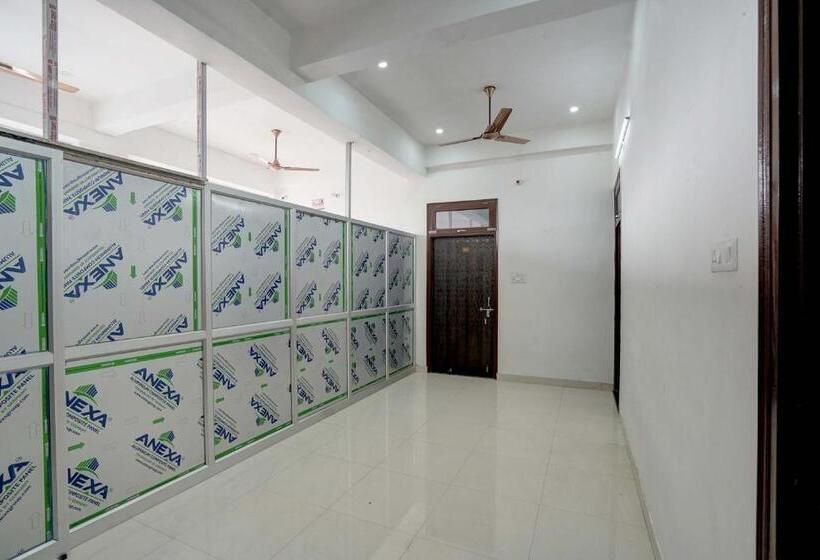 Oyo Hotel Sakshi Palace