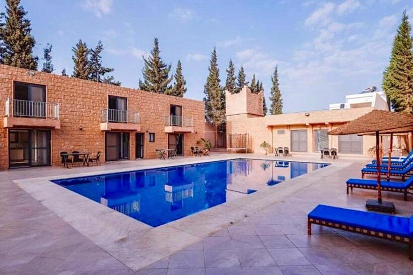 پانسیون Bungalow Kousmat 1