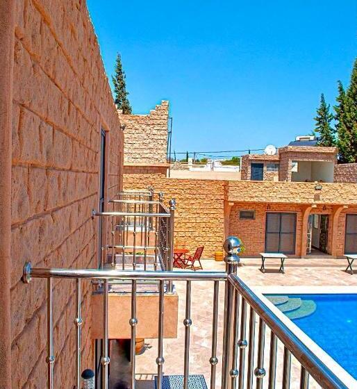 پانسیون Bungalow Kousmat 1