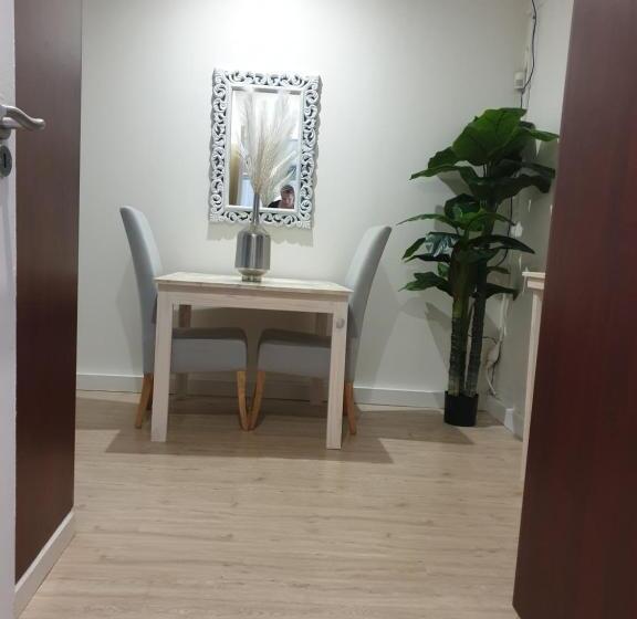 פנסיון Casa La Moore Self Catering Accomodation