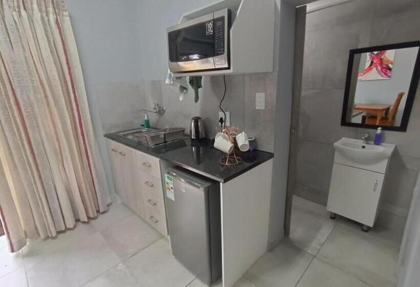 Пансион Clyde S On Dale Guest House