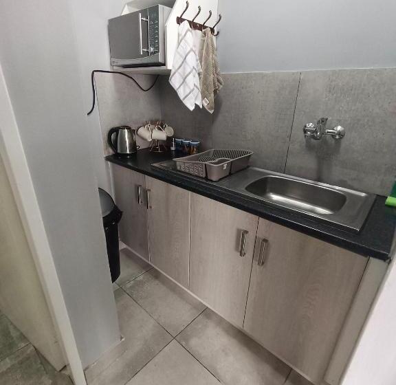 Пансион Clyde S On Dale Guest House