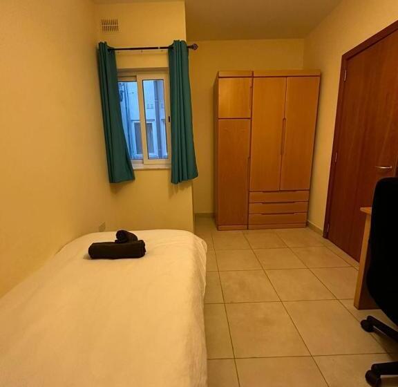 پانسیون Cozy Room With Private Study