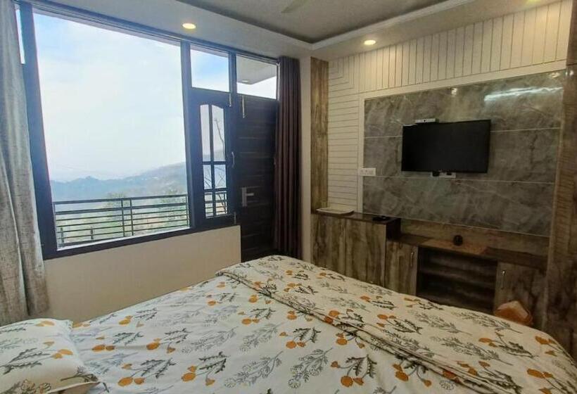 ペンション Hazelwood Kandaghat