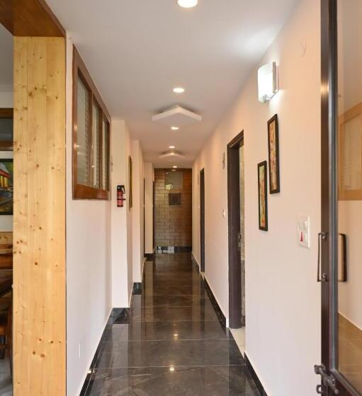 ペンション Hazelwood Kandaghat