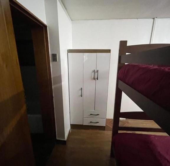 بنسيون Hostal Entreorientes