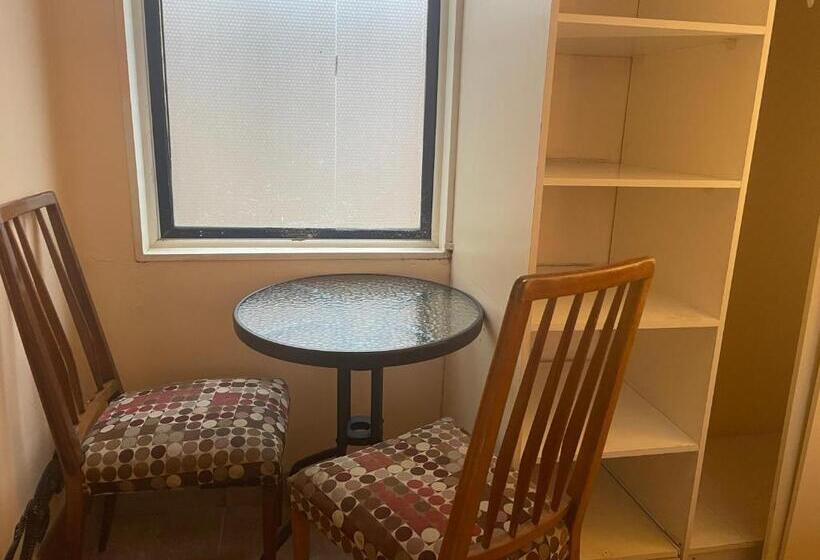 بنسيون Hostal Entreorientes