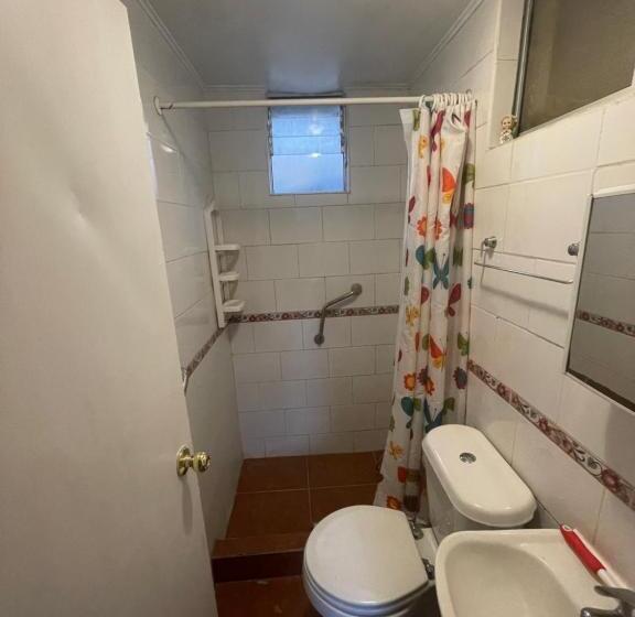 بنسيون Hostal Entreorientes