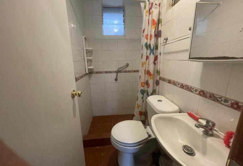 بنسيون Hostal Entreorientes