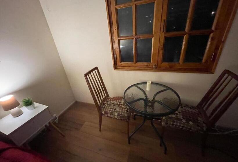 بنسيون Hostal Entreorientes