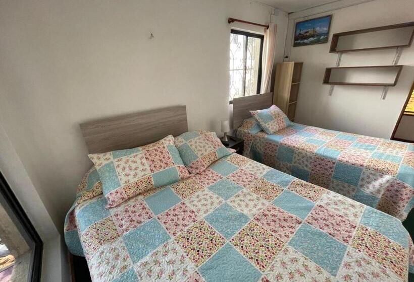 بنسيون Hostal Entreorientes