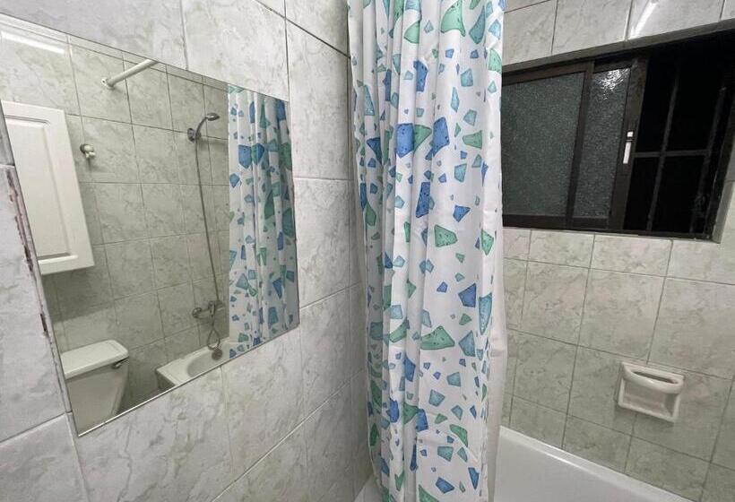 بنسيون Hostal Entreorientes